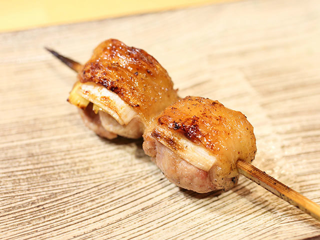 焼鳥を薪で 燻製香が食欲を刺激する 新たな焼鳥 に出会える名店を発見 1 2 東京カレンダー グルメ レストラン ライフスタイル情報