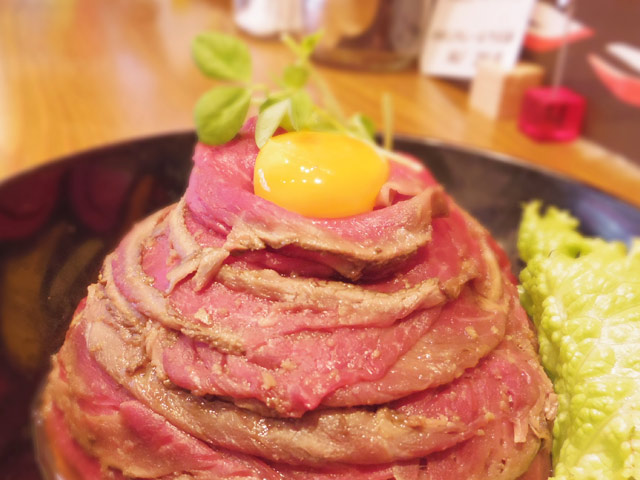 ローストビーフ丼に、レアステーキ丼も！東京で最強の肉丼4選 ...