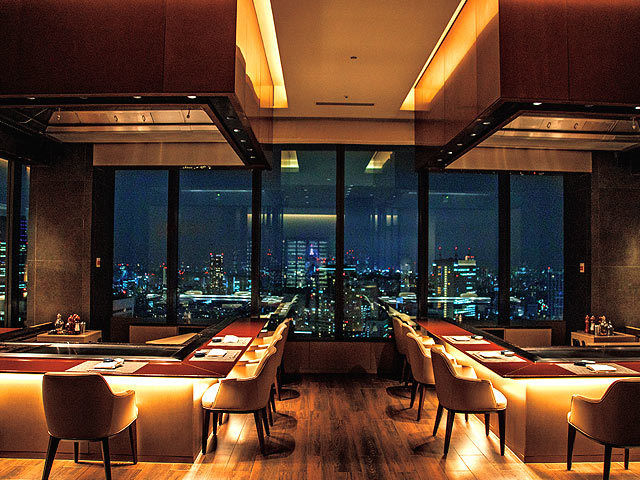非日常に誘われる 圧倒的な夜景 が話題の新レストラン３選 1 3 東京カレンダー