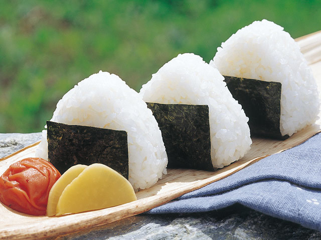 ピクニックのお弁当に 佐賀海苔 ピリ辛具材で絶品おにぎりを作ろう 東京カレンダー