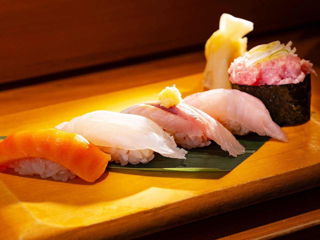 武蔵小杉『和食と立喰い寿司 NATURA』の「おまかせ5貫」