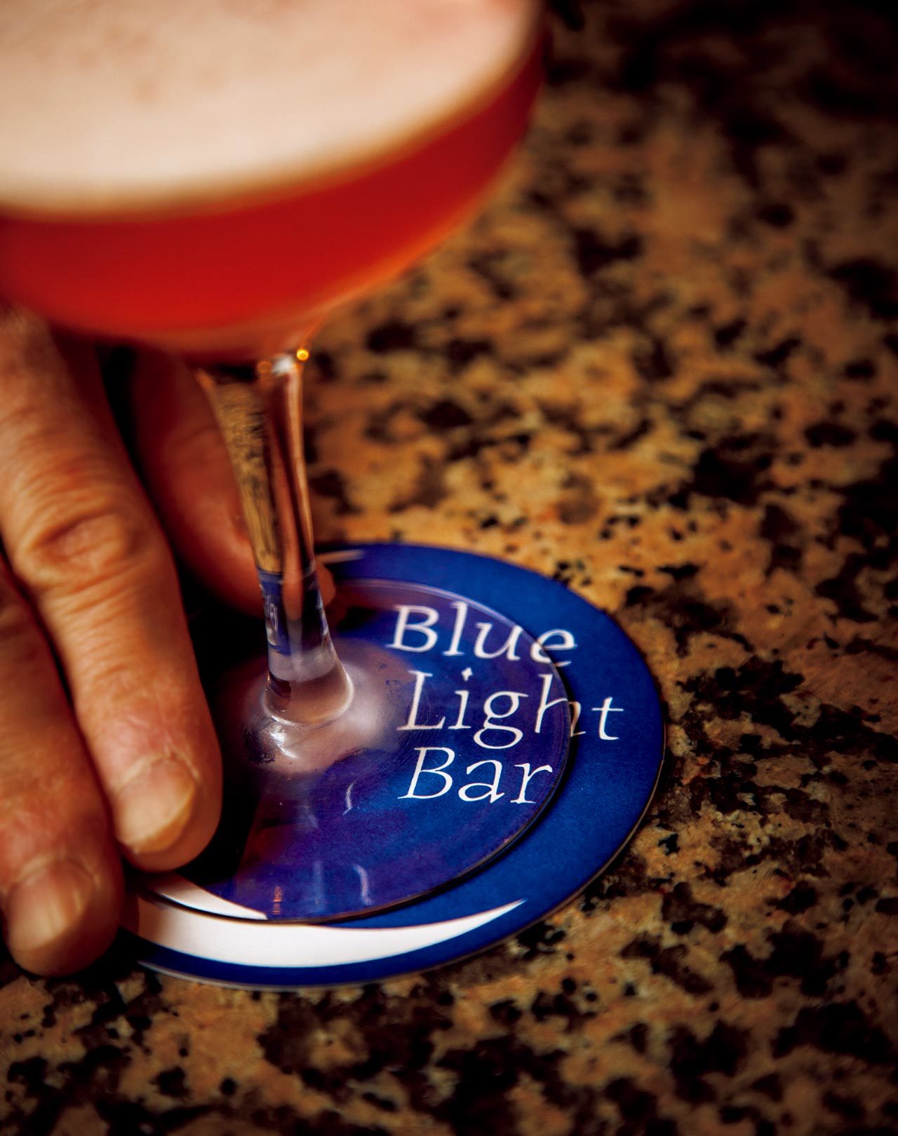 関内『Blue Light Bar』の「LOVE AFFAIR」