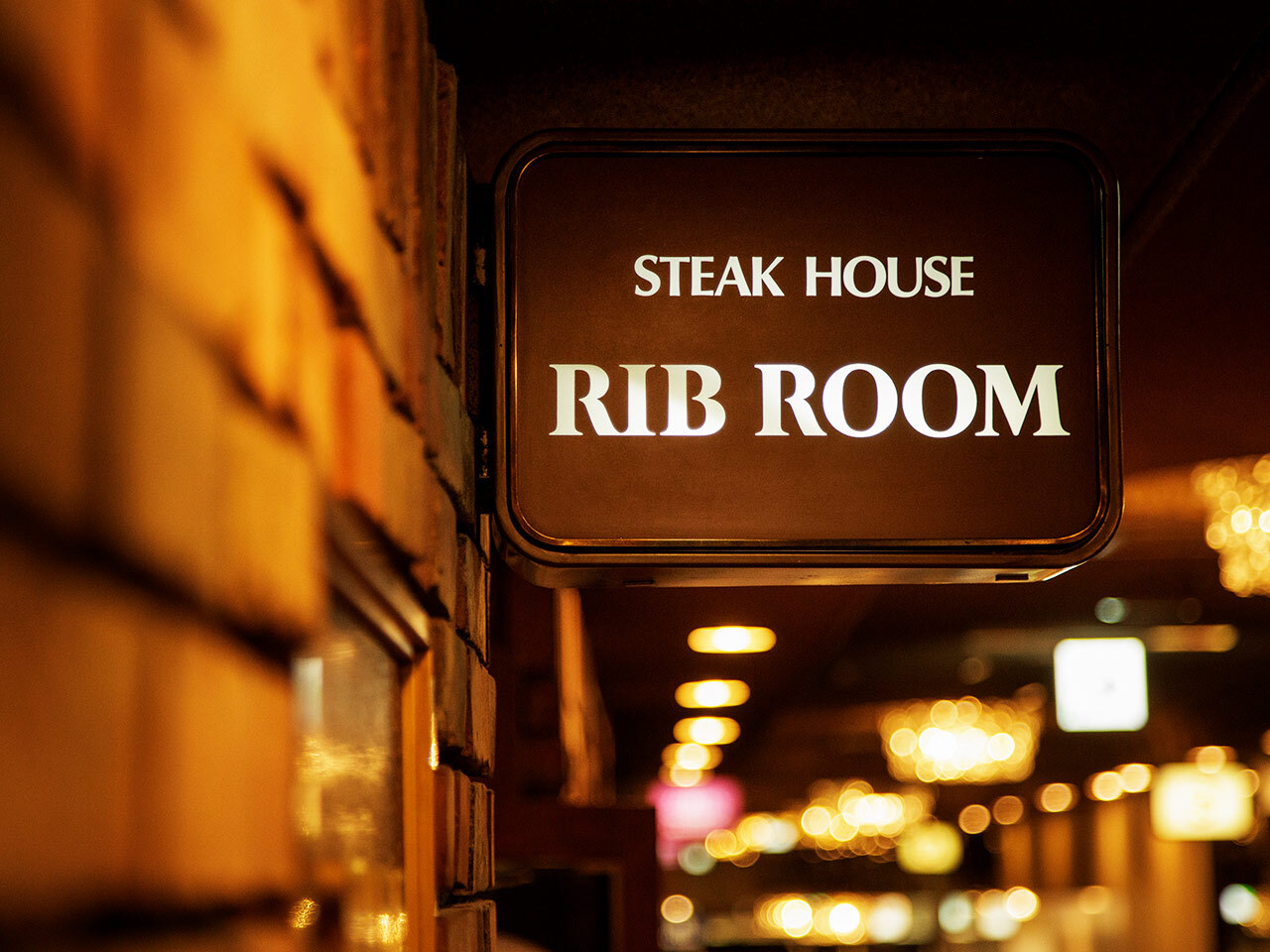 赤坂見附『RIB ROOM』の看板