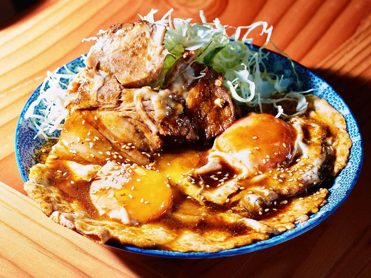 馬喰町『富士㐂 馬喰町店』の「叉焼エッグ」