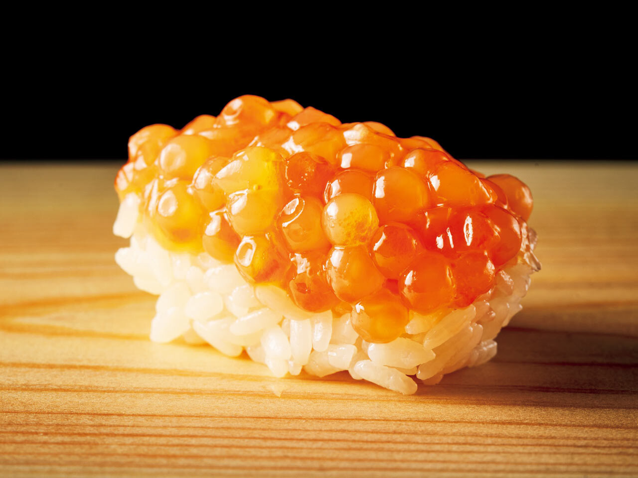 芝公園『佐野鮨』の「いくら味噌漬け握り」