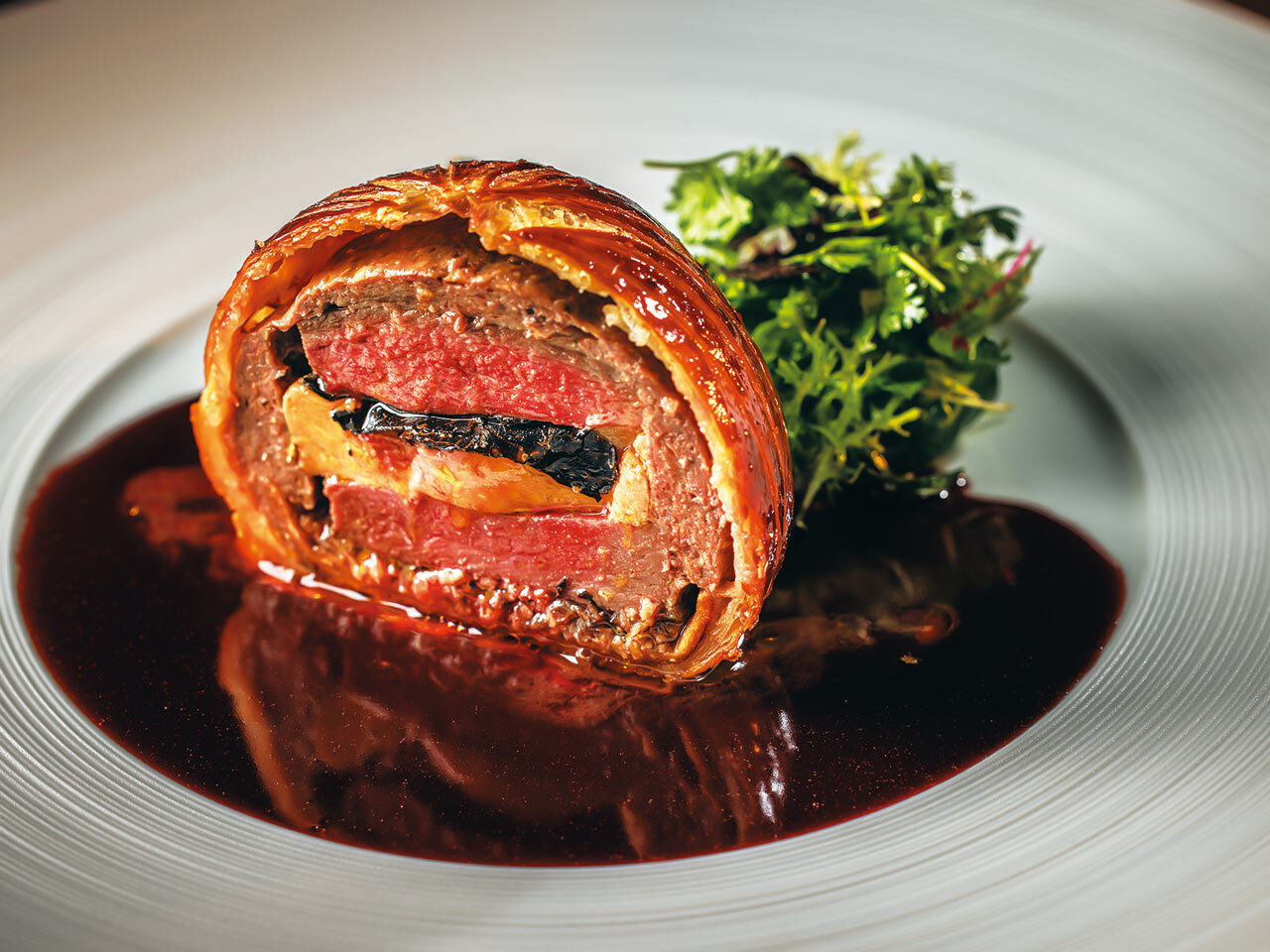 銀座『現代茶寮 銀座凮月堂』の「ラカン産 小鳩と美唄の蝦夷鹿のパイ包み」