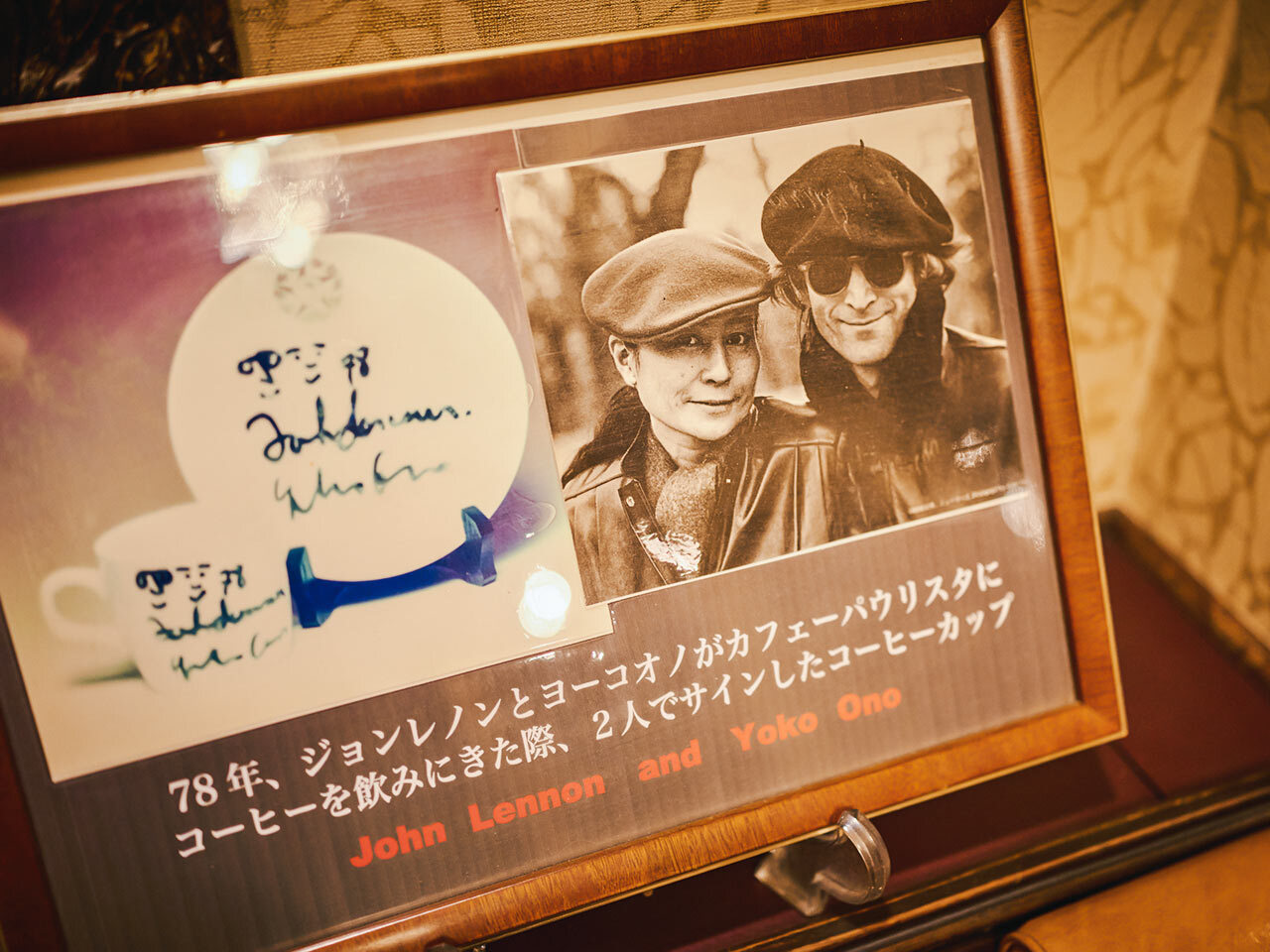 銀座『カフェーパウリスタ 銀座本店』のジョン・レノン氏、オノ・ヨーコ氏のイラストとサイン