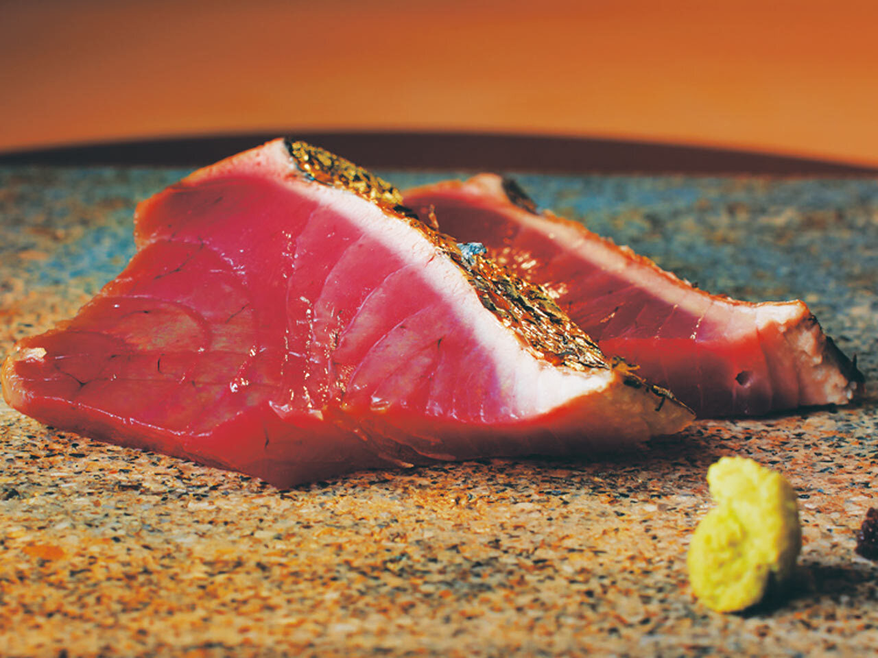 東銀座『銀座 別邸花山』の最初に小麦で香りをつけ、最後に稲の藁で炙った御前崎産の鰹