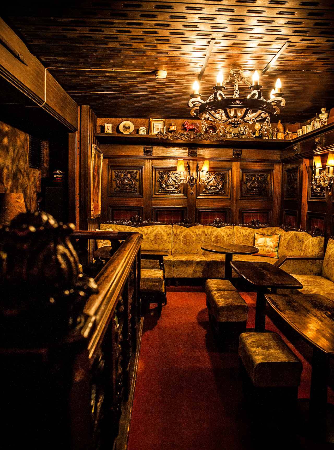 新橋『あるぷ』の内観