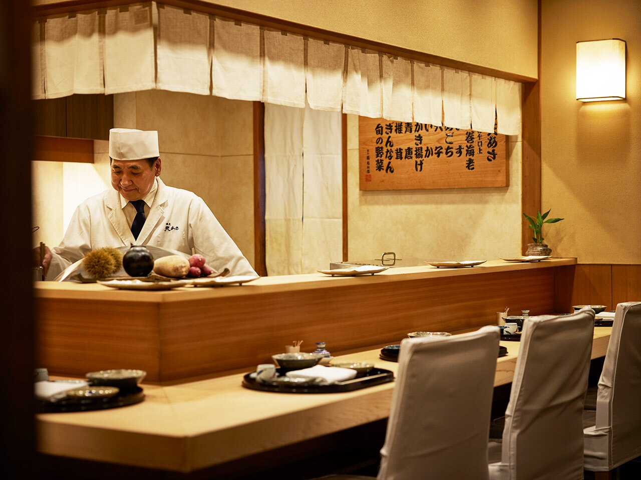 新橋『銀座 天あさ』の内観