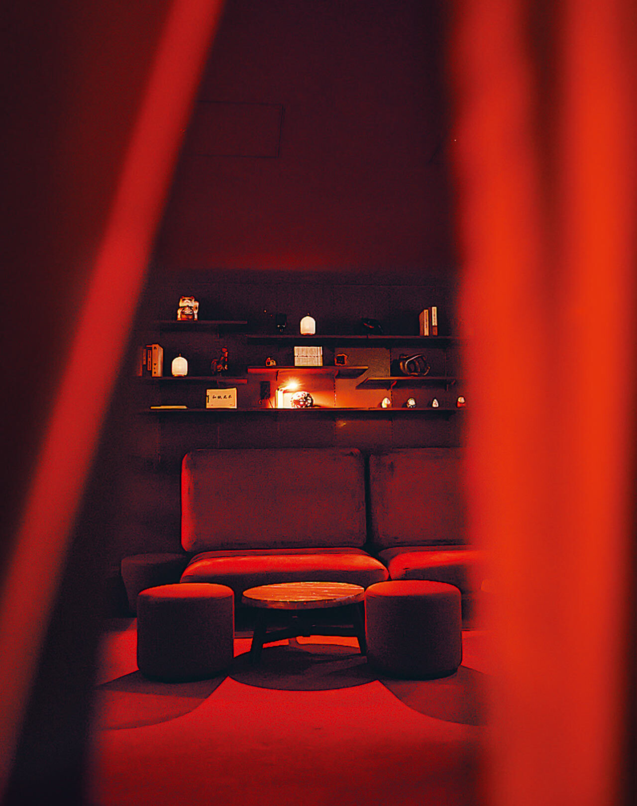 茅場町『AKAI BAR』の内観