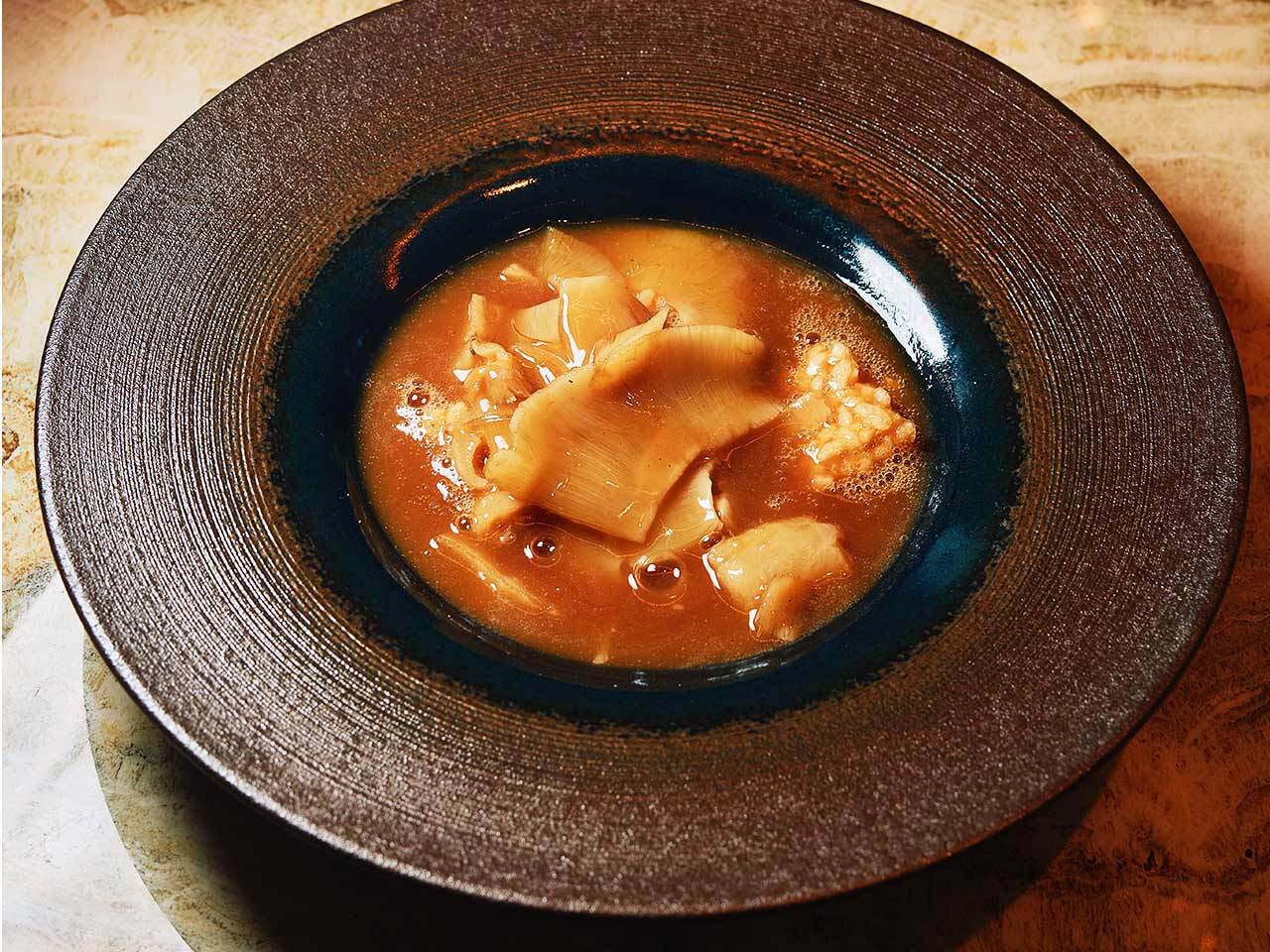 渋谷『立食 型破離』の「フカヒレと鍋おこげ巴の白湯仕立て」