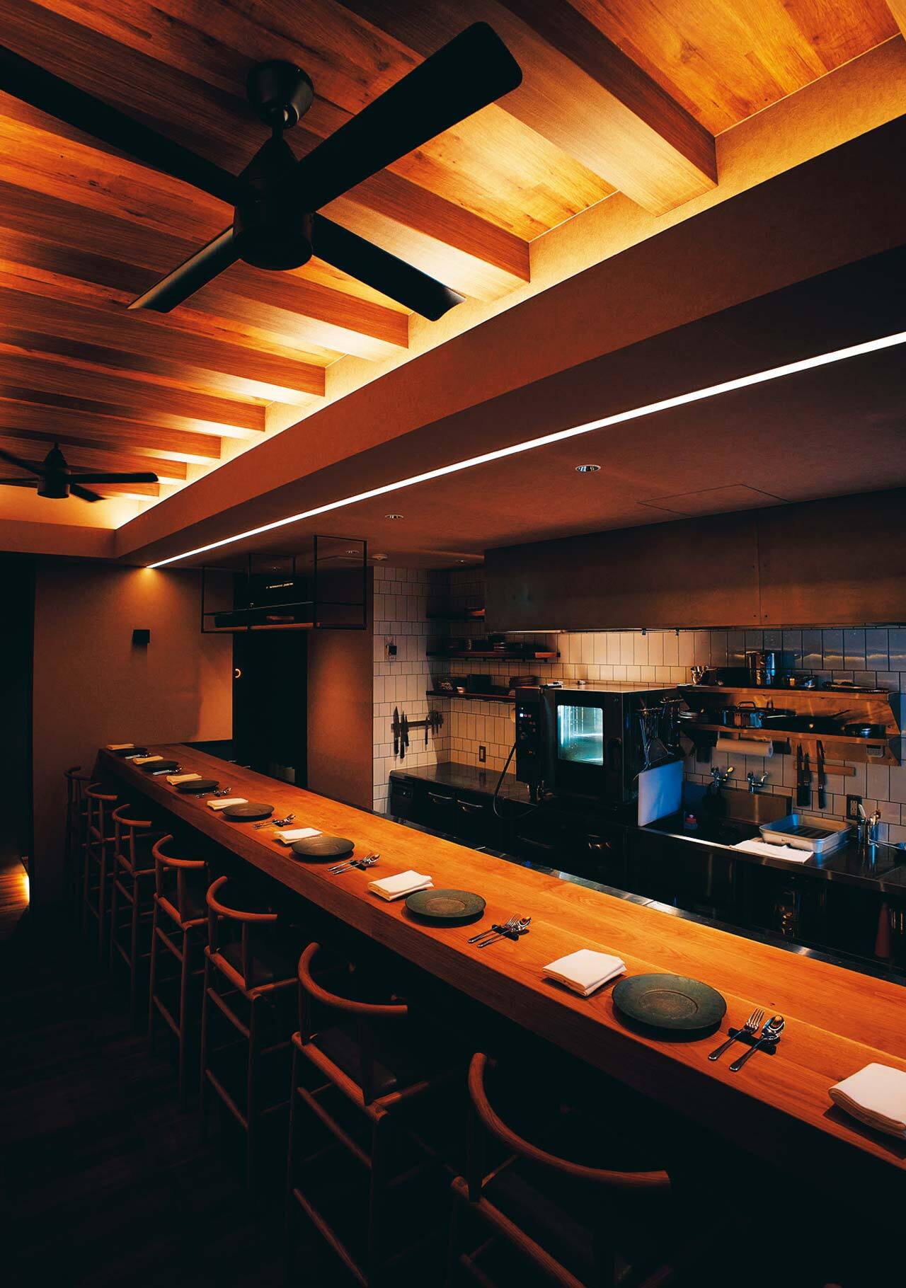 三越前『L'appétit』の内観