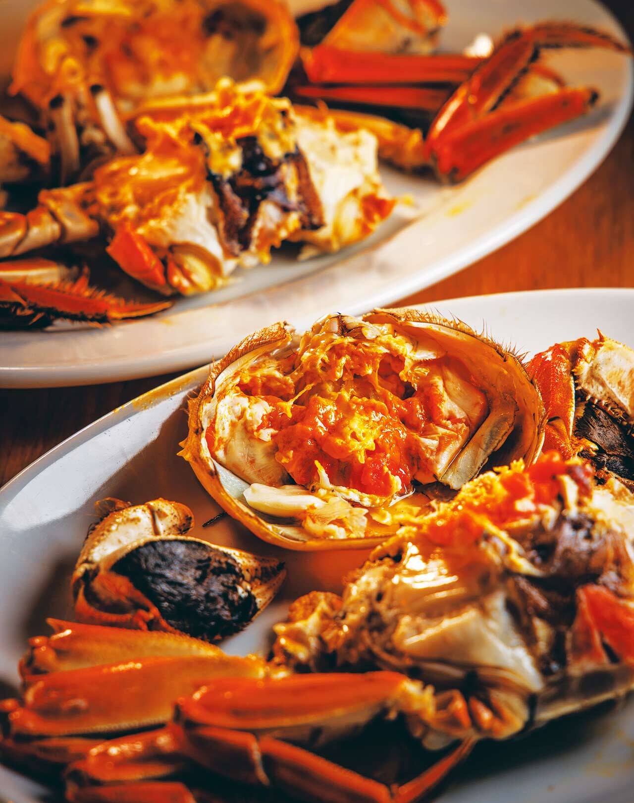 四谷三丁目『新楽記』の「上海蟹の雄雌食べ比べ」