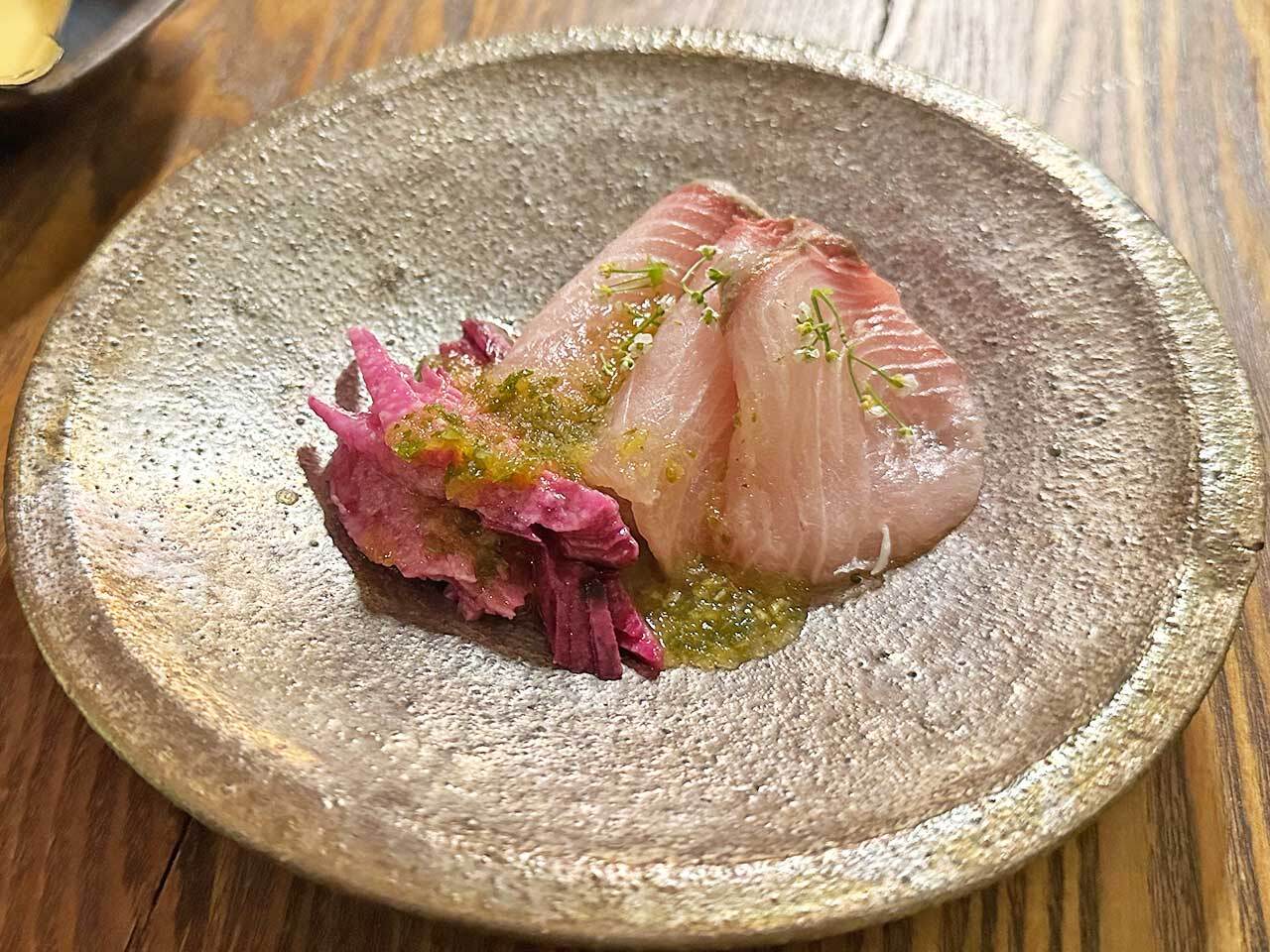 目黒『タイ料理 みもっと』の「ブリ」