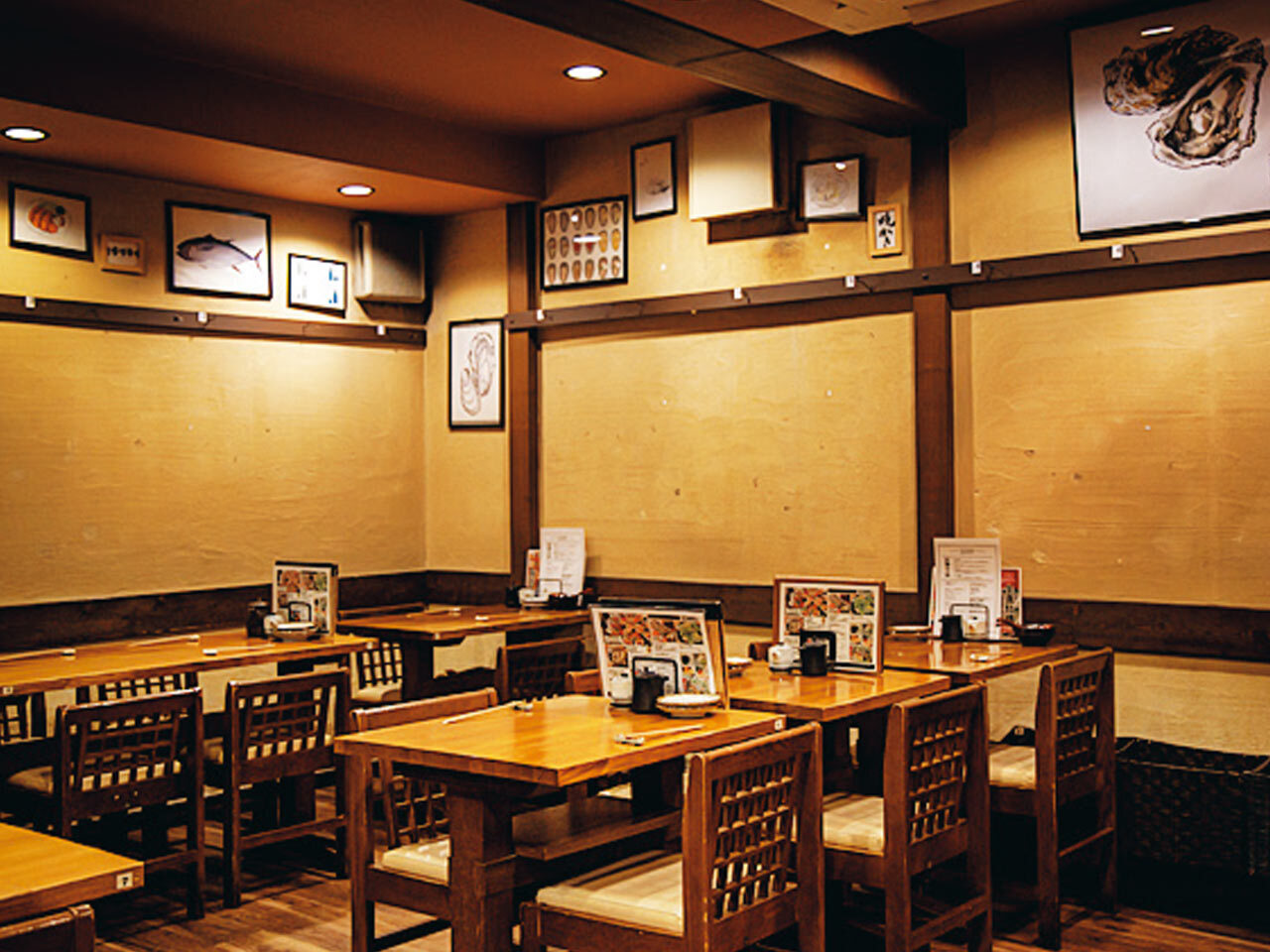 新橋『牡蠣海鮮料理 かき家 こだはる 新橋店』の内観