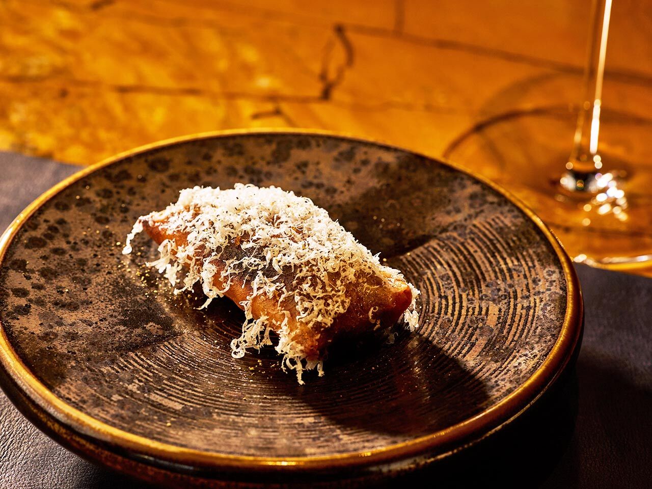 乃木坂『セントラル（中環）』の「近江牛テールの春巻き」