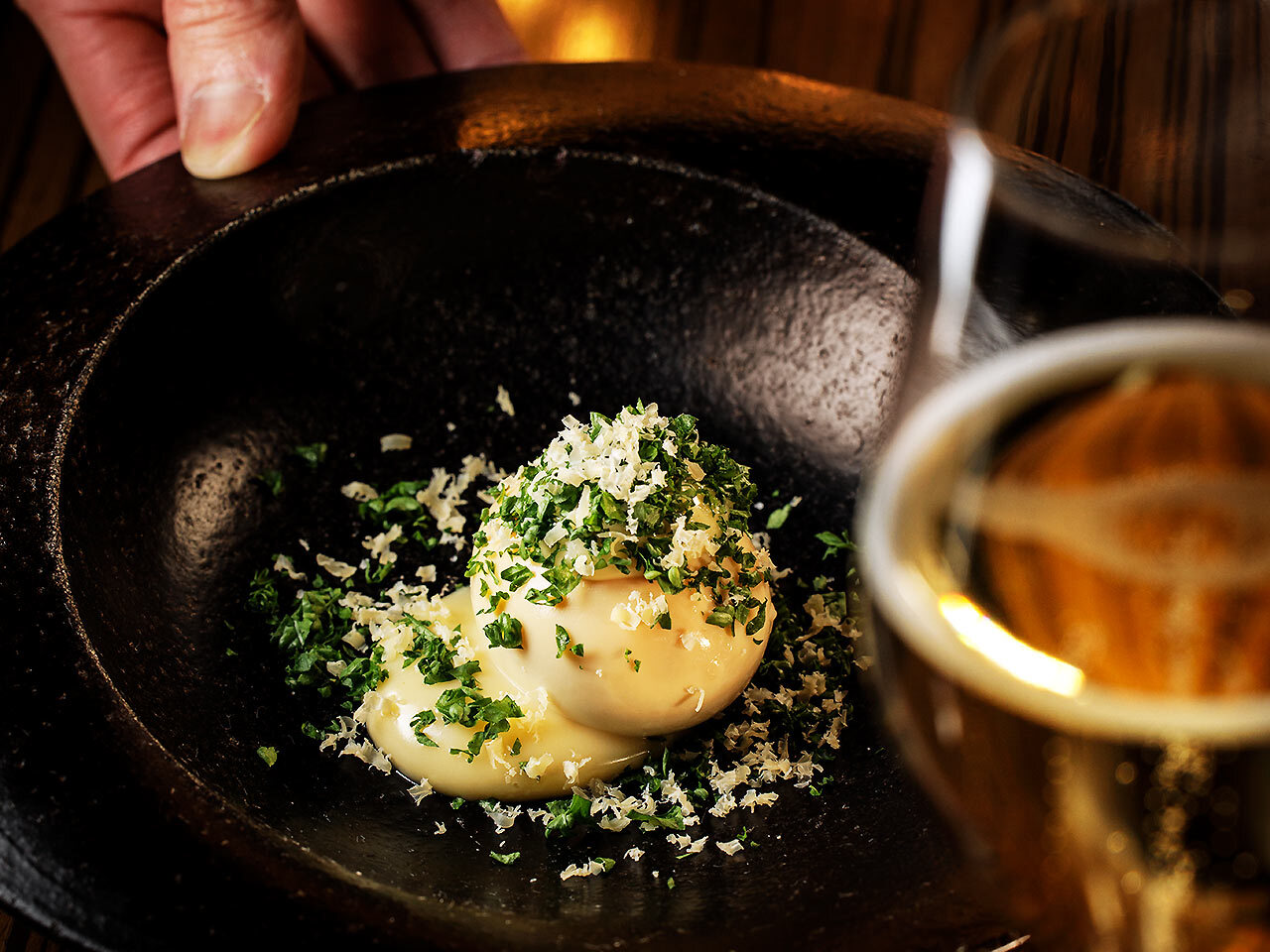 赤羽橋『base by L'aube』の「燻製土佐ジロー卵（２個）と特製マヨネーズ」