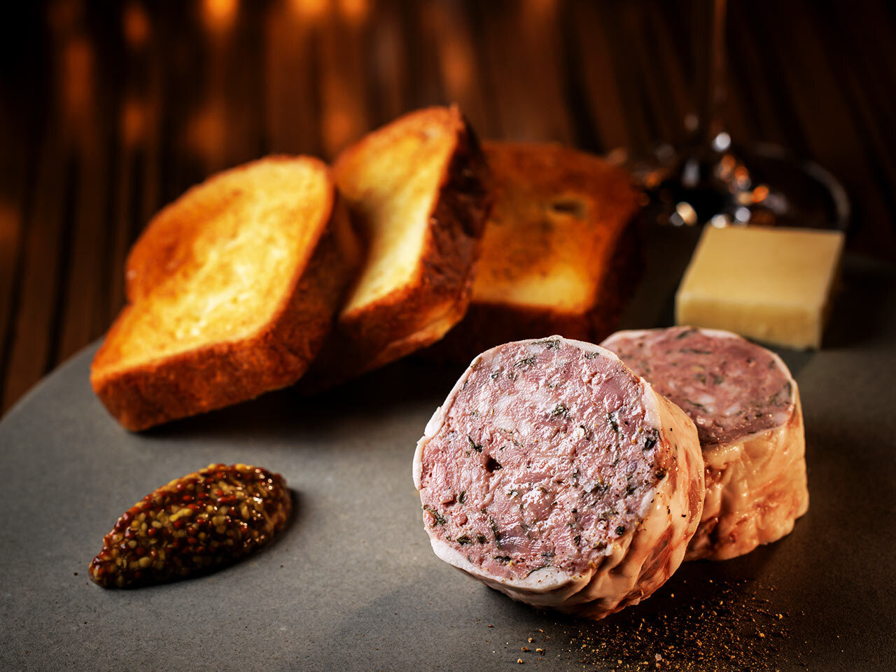 赤羽橋『base by L'aube』の「豚と鴨のパテ」