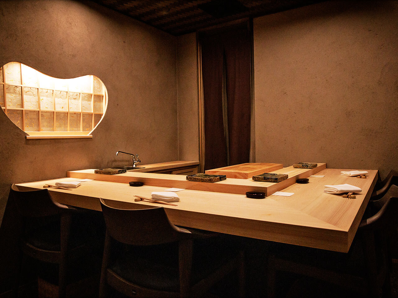 神谷町『麻布台 ゆう利』の内観