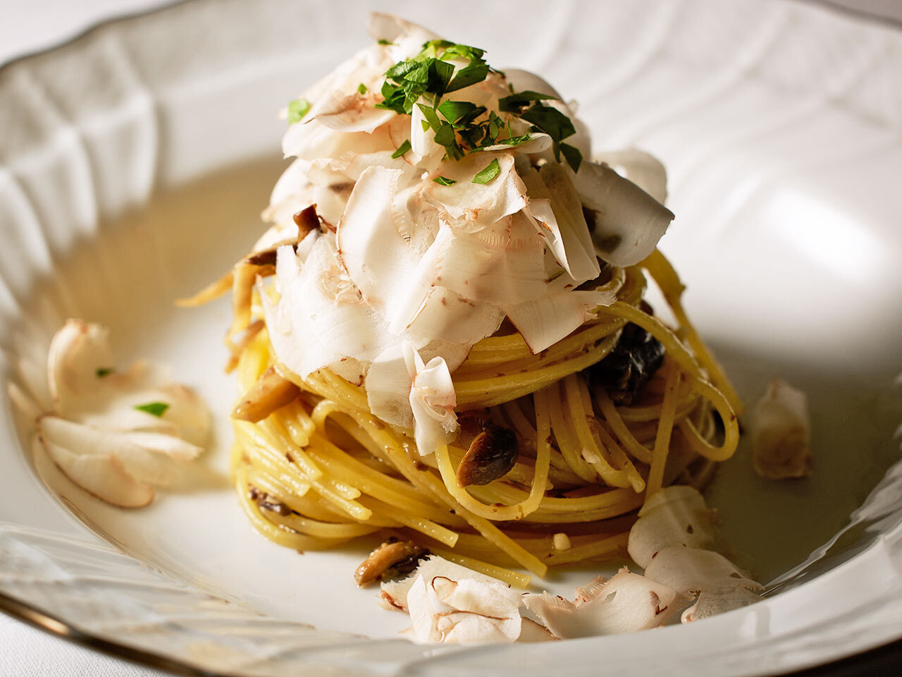 六本木『アルポルト』の「ブラウンマッシュルームのパスタ」