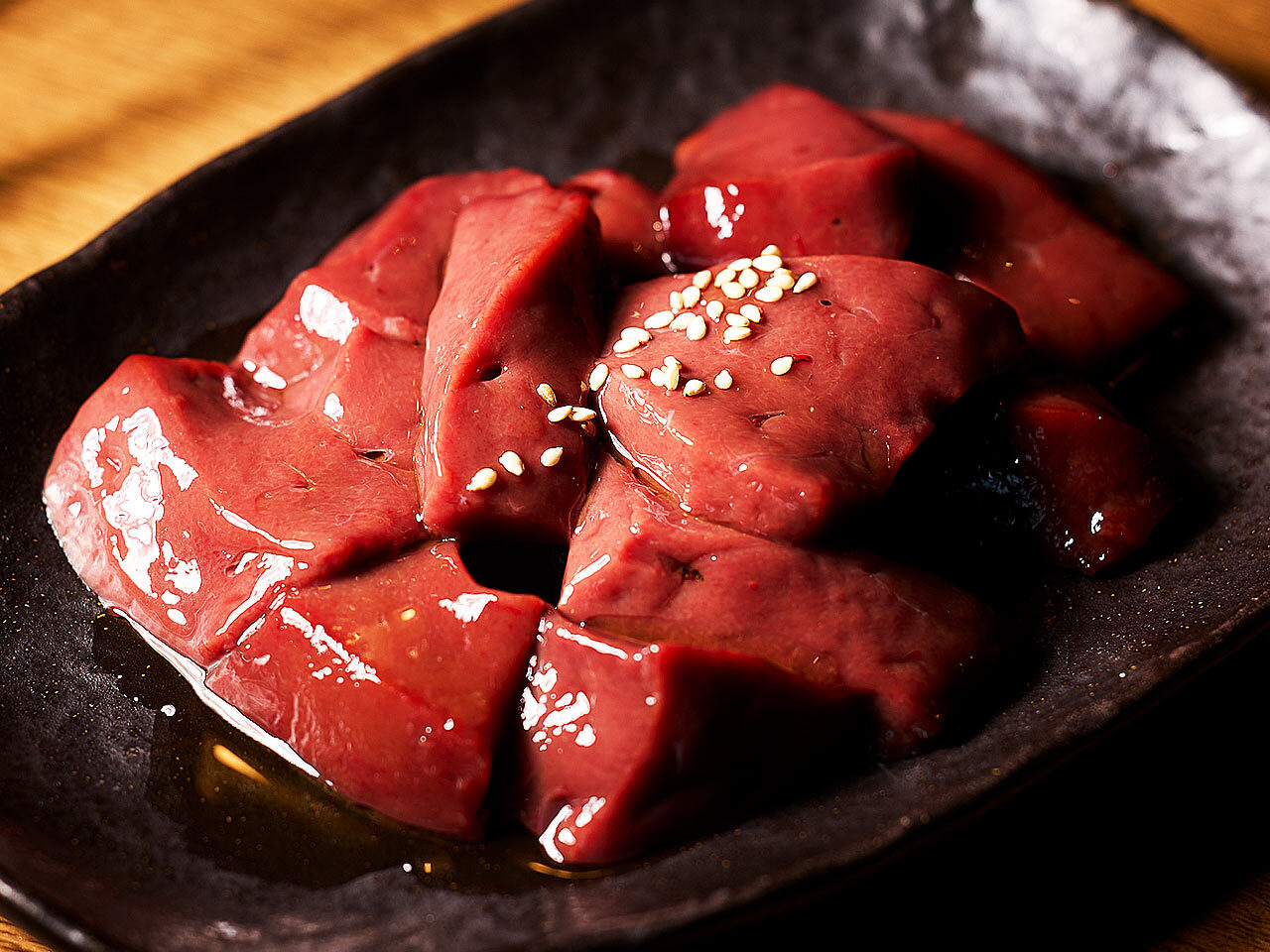 虎ノ門『虎ノ門 肉と日本酒』の「和牛特選レバー」