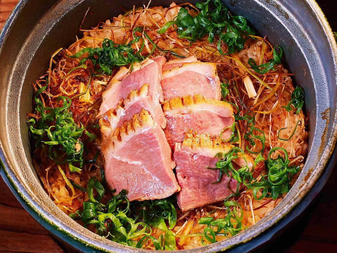 赤坂『赤坂 金舌』の「鴨と九条ねぎの土鍋ご飯」