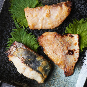 『東京京橋おばんざい醸』：若狭湾の新鮮な魚を使用！濃厚な白味噌ソースがしっかりと絡んだ西京漬け